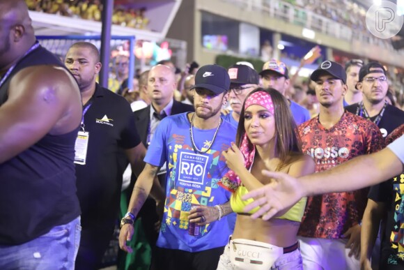 Neymar chegou ao Nosso Camarote com Anitta e Gabriel Medina no mesmo momento em que a ex-namorada, musa do espaço vip Bruna Marquezine. O jogador e seu grupo entrou no local pela pista