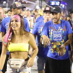 Neymar e Anitta foram fotografados na Marquês de Sapucaí nesta segunda-feira, 4 de março de 2019