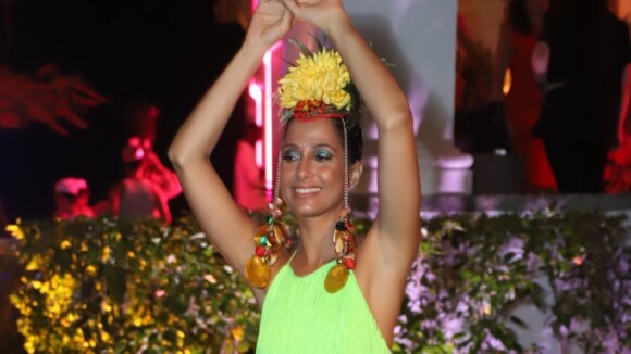 Camila Pitanga, Alinne Moraes e mais famosas vão a baile de carnaval. Veja looks