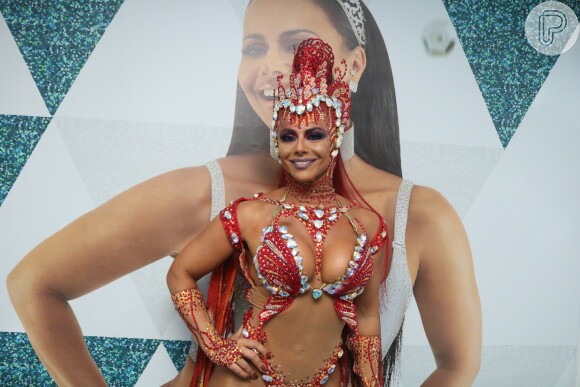 Viviane Araújo desfila no Carnaval há 12 anos
