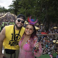 Marido de Preta Gil, Rodrigo Godoy prestigiou cantora em bloco de Carnaval