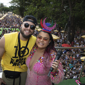 Marido de Preta Gil, Rodrigo Godoy prestigiou cantora em bloco de Carnaval