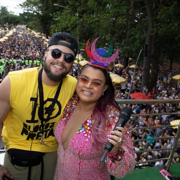 Marido de Preta Gil, Rodrigo Godoy prestigiou cantora em bloco de Carnaval
