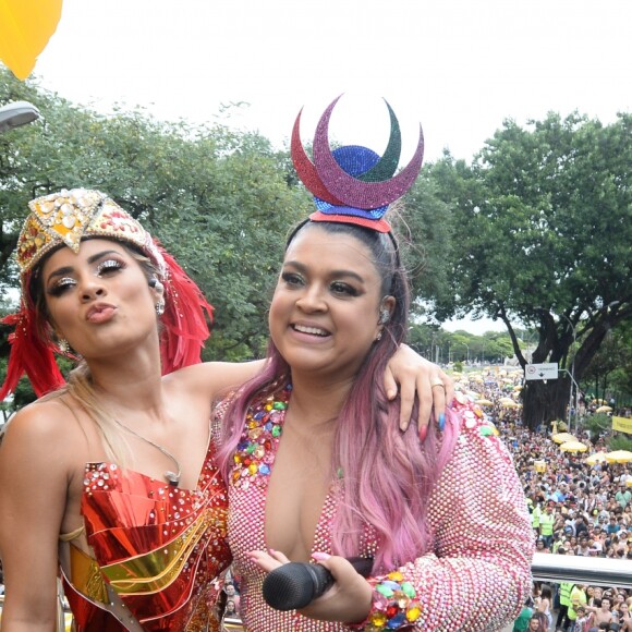 Preta Gil recebeu Lexa em bloco após cantora ser enganada por produtor de trio neste domingo, 9 de março de 2019