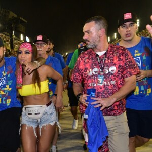 Giovanna Lancellotti avaliou a repercussão do beijo entre Anitta e Neymar durante passagem dos dois pelo Sambódromo: 'São duas pessoas públicas'