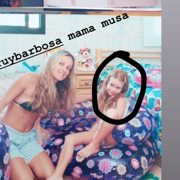 Marina Ruy Barbosa usou foto de quando era criança para ironizar as fake news