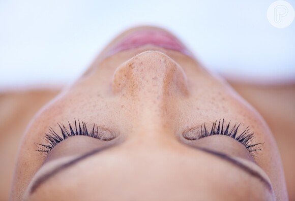 Ácido retinóico ajuda a rejuvenescer a pele estimulando a produção de colágeno