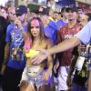 Anitta e Gabriel Medina curtiram Carnaval na Sapucaí juntos de Neymar