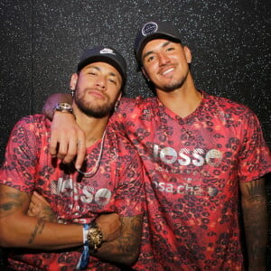 Gabriel Medina curtiu Carnaval de Salvador com Neymar antes de ir ao Rio de Janeiro