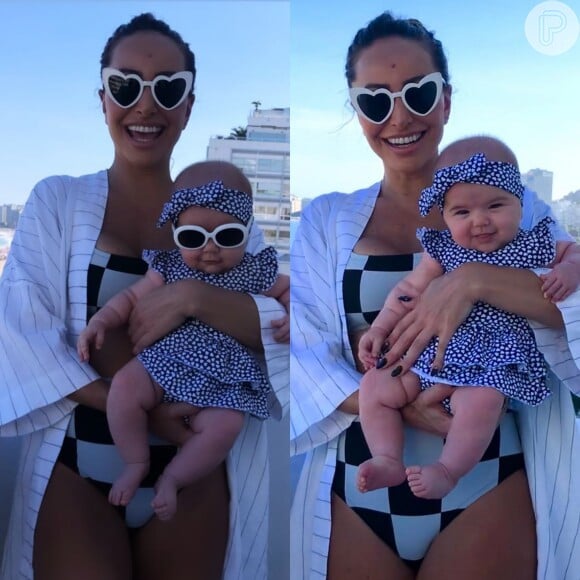 Filha de Sabrina Sato, Zoe combina óculos com a mãe em foto no Instagram Stories