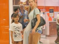 Grazi Massafera e a filha fazem passeio com looks parecidos. Fotos!