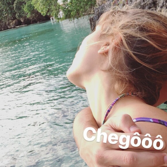 Sasha Meneghel posa abraçadinha a Bruno Montaleone em viagem à Jamaica