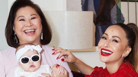 Família fashionista! Sabrina Sato, Zoe e dona Kika posam estilosas: '3 gerações'
