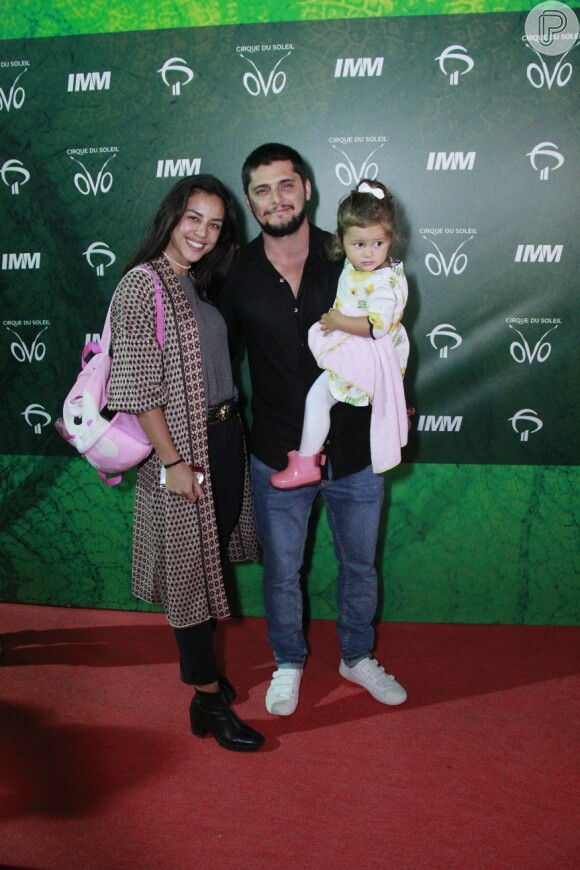 Yanna Lavigne e Bruno Gissoni levaram a filha, Madalena, para a estreia do espetáculo 'Ovo', do Cirque du Soleil