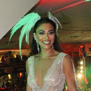 Juliana Paes recordou ter sido alvo de frequentes convites para desfilar na Grande Rio: 'Lembro do Jaider (Soares, patrono da Grande Rio) a cada ano depois disso, me 'cantar': 'Vem, rainha, vem desfilar com a gente!''