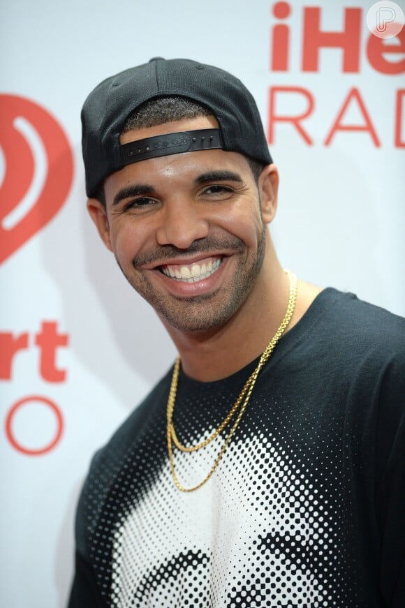 Drake terminou o namoro com Rihanna e está solteiro