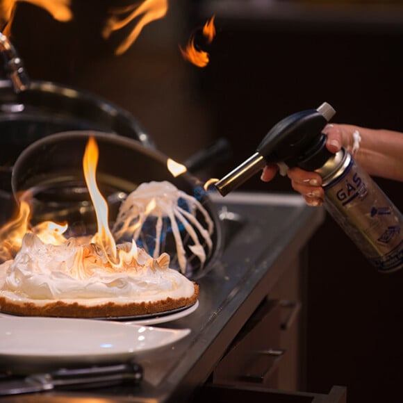 Dona Fátima foi a queridinha da noite ao mostrar seu lado fofo e engraçado no 'MasterChef Brasil'. Ela até quase colocou fogo na torta de limão.