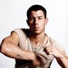 Nick Jonas posa sexy para a revista 'Flaunt' antes de lançar novo CD solo