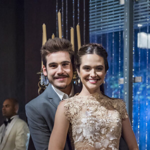 Juliana Paiva e Nicolas Prattes se aproximaram durante as gravações da novela 'O Tempo Não Para'