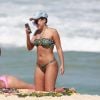 Nego do Borel acompanhou Anitta em dia de praia no Rio de Janeiro