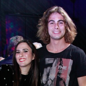 Grávida, Tatá Werneck foi pretigiada por Rafael Vitti em premiação