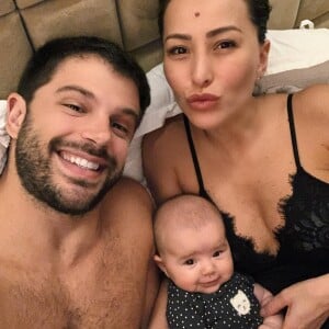 Filha de Sabrina Sato e Duda Nagle, Zoe é muito mimada pelos pais