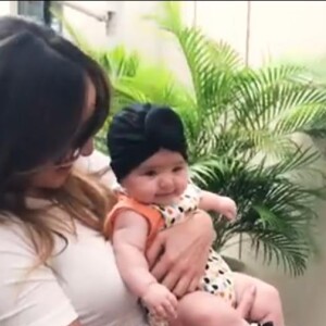 Filha de Sabrina Sato e Duda Nagle< Zoe é paparicada pelos famosos