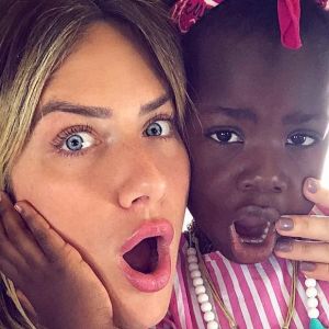 Giovanna Ewbank arruma novo closet com Títi e quantidade de looks e maquiagens impressionam