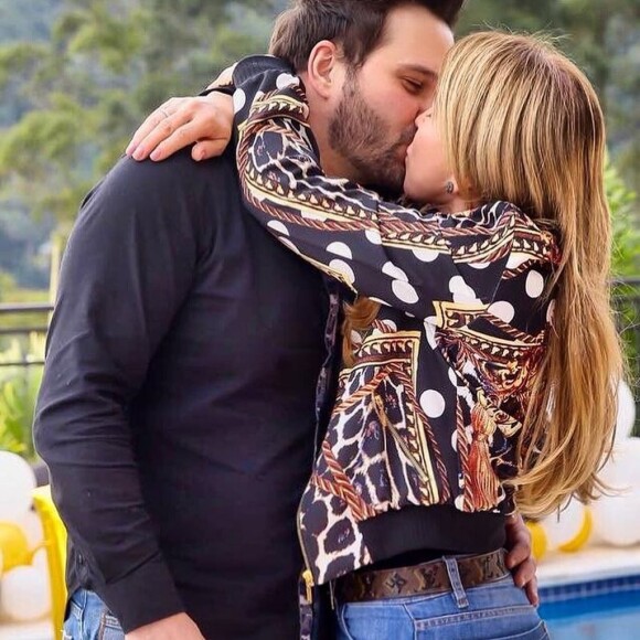 Zilu Camargo está feliz com o seu relacionamento com Marco Antonio Ruggiero