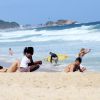 Fernanda Lima e Rodrigo Hilbert se divertem com os filhos em dia de praia no Rio de Janeiro