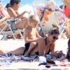 Fernanda Lima e Rodrigo Hilbert se divertem com os filhos em dia de praia no Rio de Janeiro, neste domingo, 5 de outubro de 2014