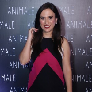 Grávida, Tatá Werneck marcou presença em evento da grife Animale na noite desta sexta-feira, 5 de abril de 2019