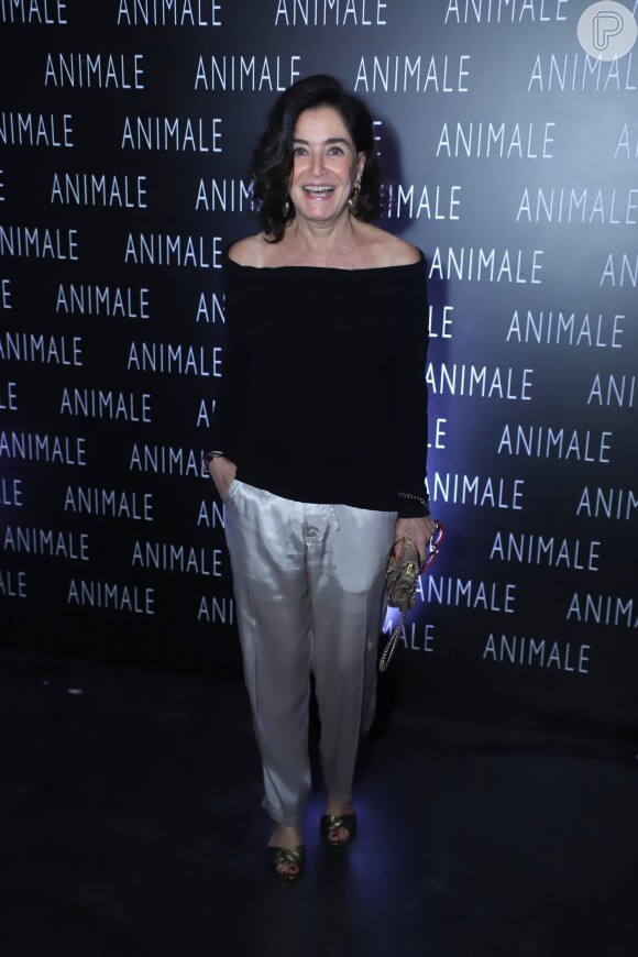 Gloria Kalil marcou presença em evento da grife Animale na noite desta sexta-feira, 5 de abril de 2019