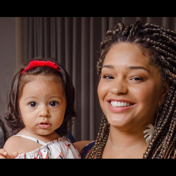 Filha de Juliana Alves, Yolanda, de 1 ano, roubou a cena em foto com a mãe em Paris: 'Enorme!'