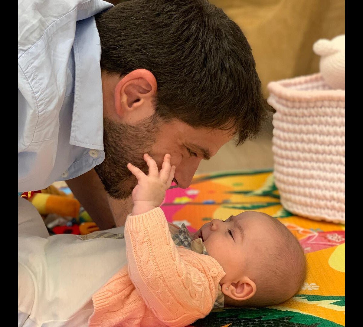 Foto Olha Como Eu Fico Feliz No Colo Do Meu Papai Disse Sabrina Sato No V Deo De Zoe