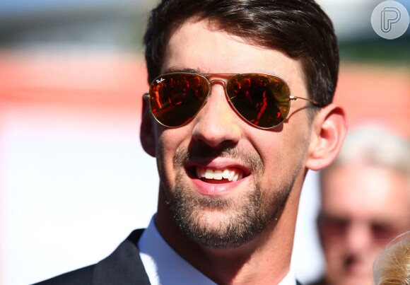 Michael Phelps foi pego dirigindo acima da velocidade máxima permitida e fora dos limites da pista. Ao fazer o teste do bafômetro, foi constatado que ele havia ingerido o dobro da quantidade permitida de álcool