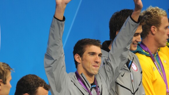 Após ser preso por dirigir bêbado, Michael Phelps decide ir para a reabilitação
