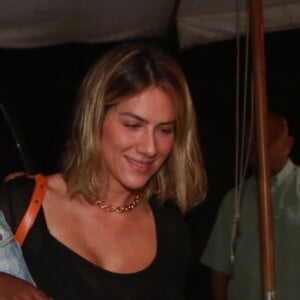 Giovanna Ewbank leva a filha, Títi, ao aniversário de 1 ano de Bella