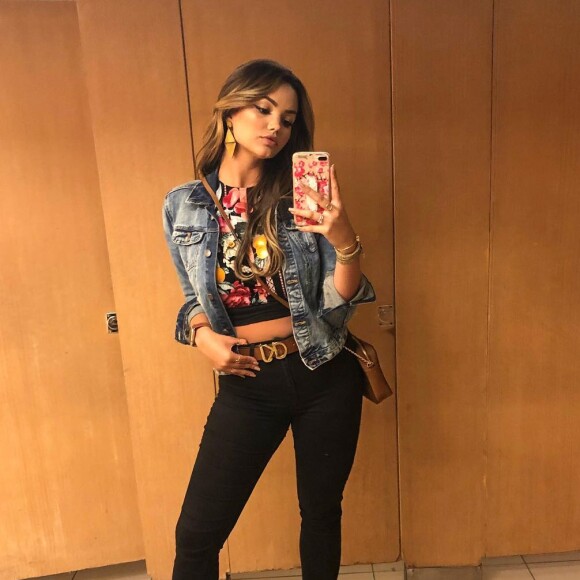 Filha de Kelly Key, Suzanna Freitas contou que tem umbigo triste, causado pela flacidez na área da barriga