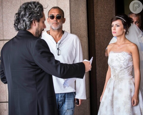 Andreia Horta contracena com Alexandre Nero em cena dirigida por pelo namorado, o diretor Rogério Gomes, o Papinha