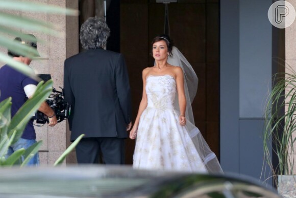 Andreia Horta grava cena de casamento de 'Império' ao lado de Alexandre Nero