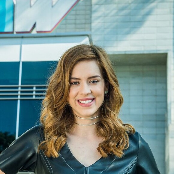 Sophia Abrahão colocou silicone nos seios, informa a colunista Fábia Oliveira, do jornal 'O Dia'