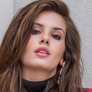Confira todos os detalhes do visual de Camila Queiroz como Vanessa, a vilã de 'Verão 90'