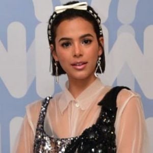 Bruna Marquezine está curtindo o Coachella desde a última sexta-feira e neste domingo, 21 de abril de 2019, a atriz mostrou que conferiu um culto de Páscoa dentro do festival de música