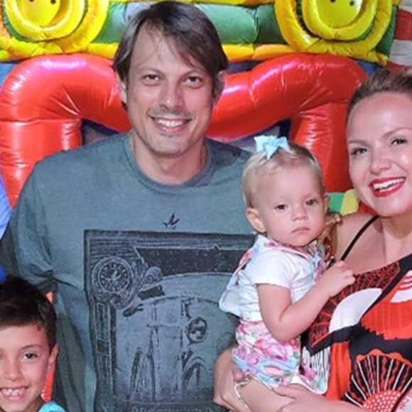 Eliana compartilhou foto dos filhos, Arthur e Manuela, em clima de páscoa, no perfil do Instagram, neste domingo (20).