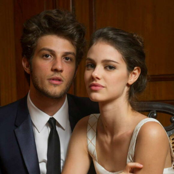 Gravidez de Laura Neiva, mulher de Chay Suede, foi revelada por amigos