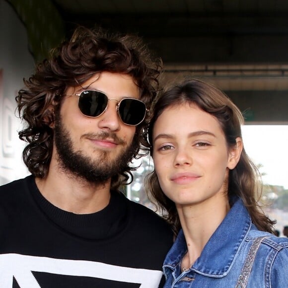 Laura Neiva e Chay Suede se casaram em fevereiro de 2019. Atriz está grávida do primeiro filho com o ator