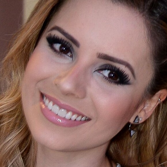 Sandy apareceu com cabelos longos para sessão de fotos, veja a galeria de fotos.