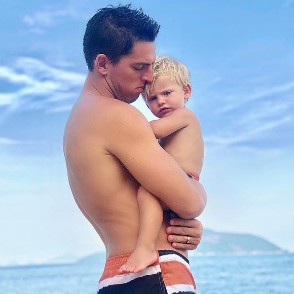 Karina Bacchi falou sobre a relação do marido, Amaury Nunes, com filho, Enrico