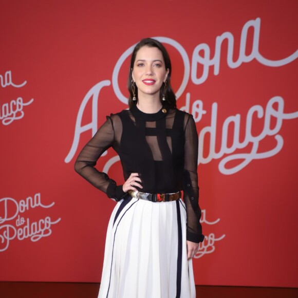Nathalia Dill contou que foi pedida em casamento pelo músico Pedro Curvello há cerca de cinco meses